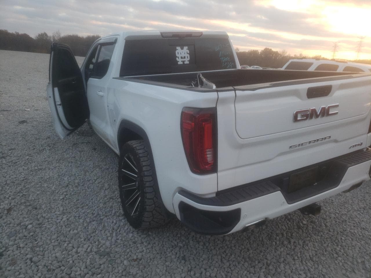 2020 GMC Sierra K1500 At4 - foto 3