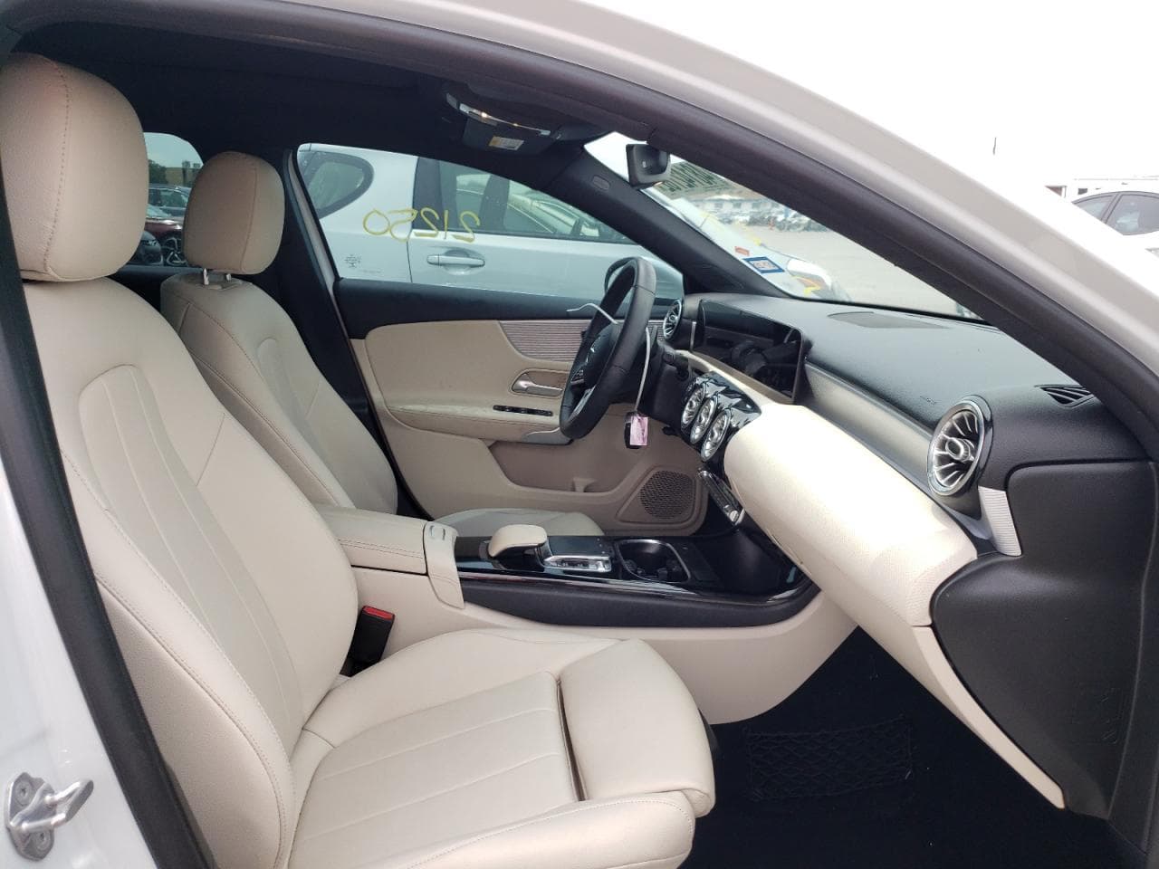 2020 Mercedes-Benz A 220 - foto 2