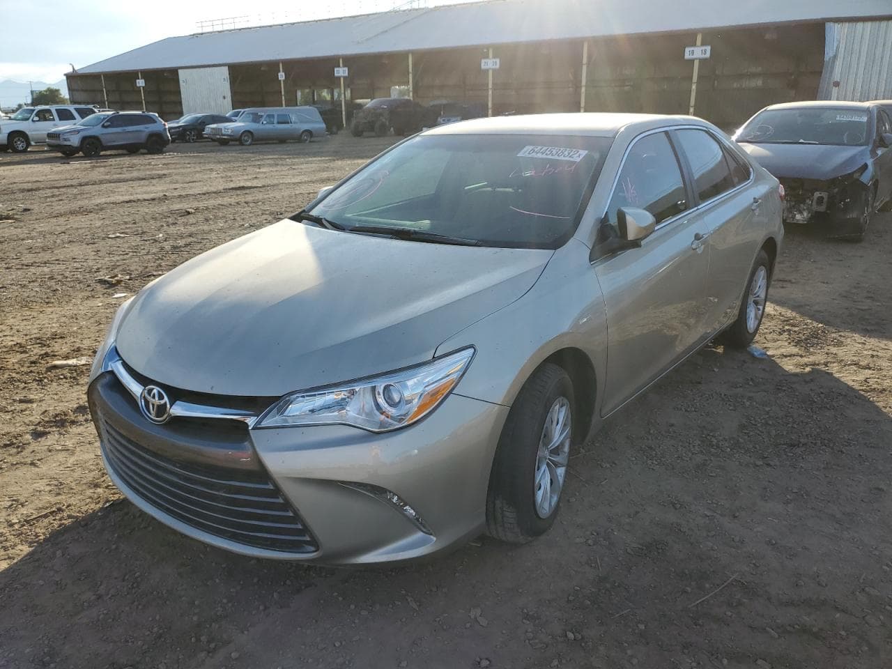 2016 Toyota Camry Le - foto 2