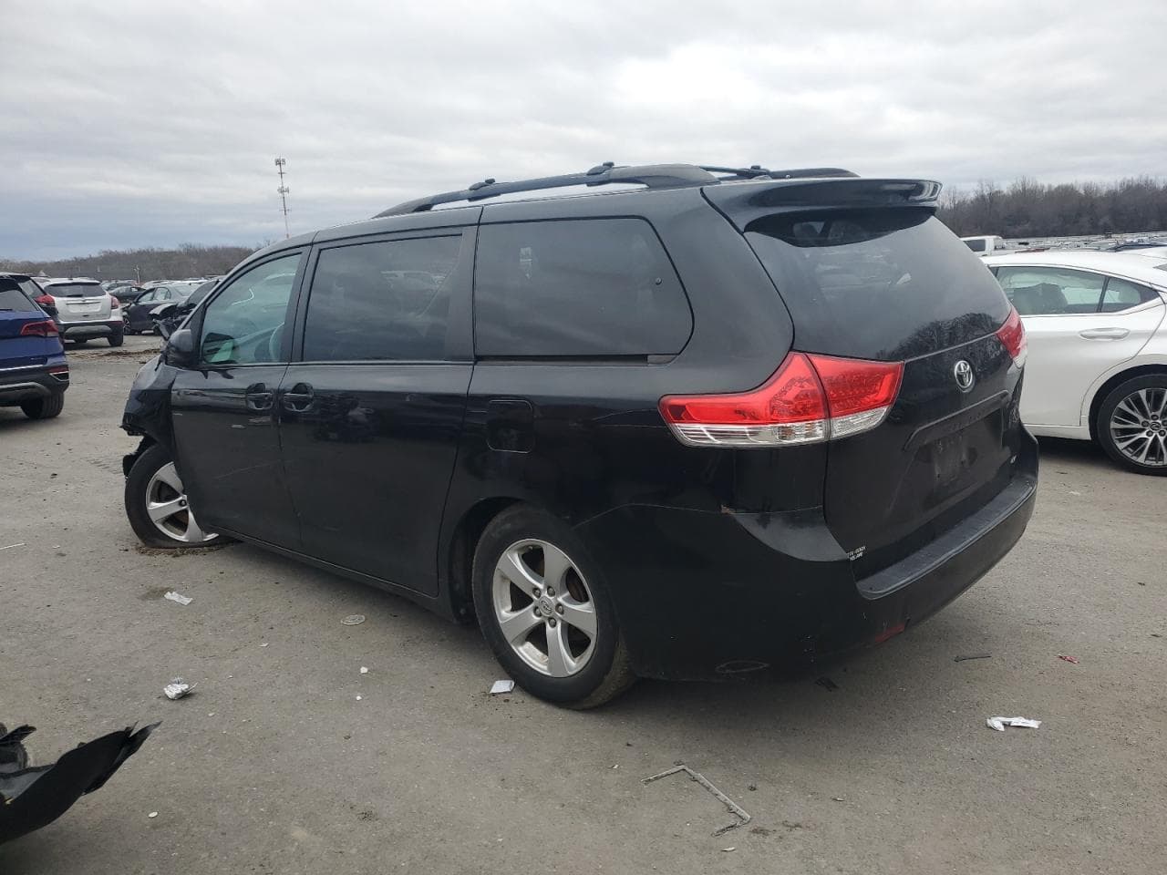 2013 Toyota Sienna Le - foto 2