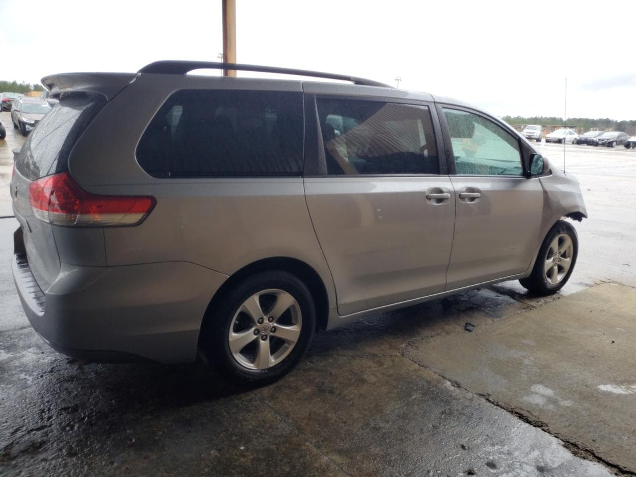 2013 Toyota Sienna Le - foto 3