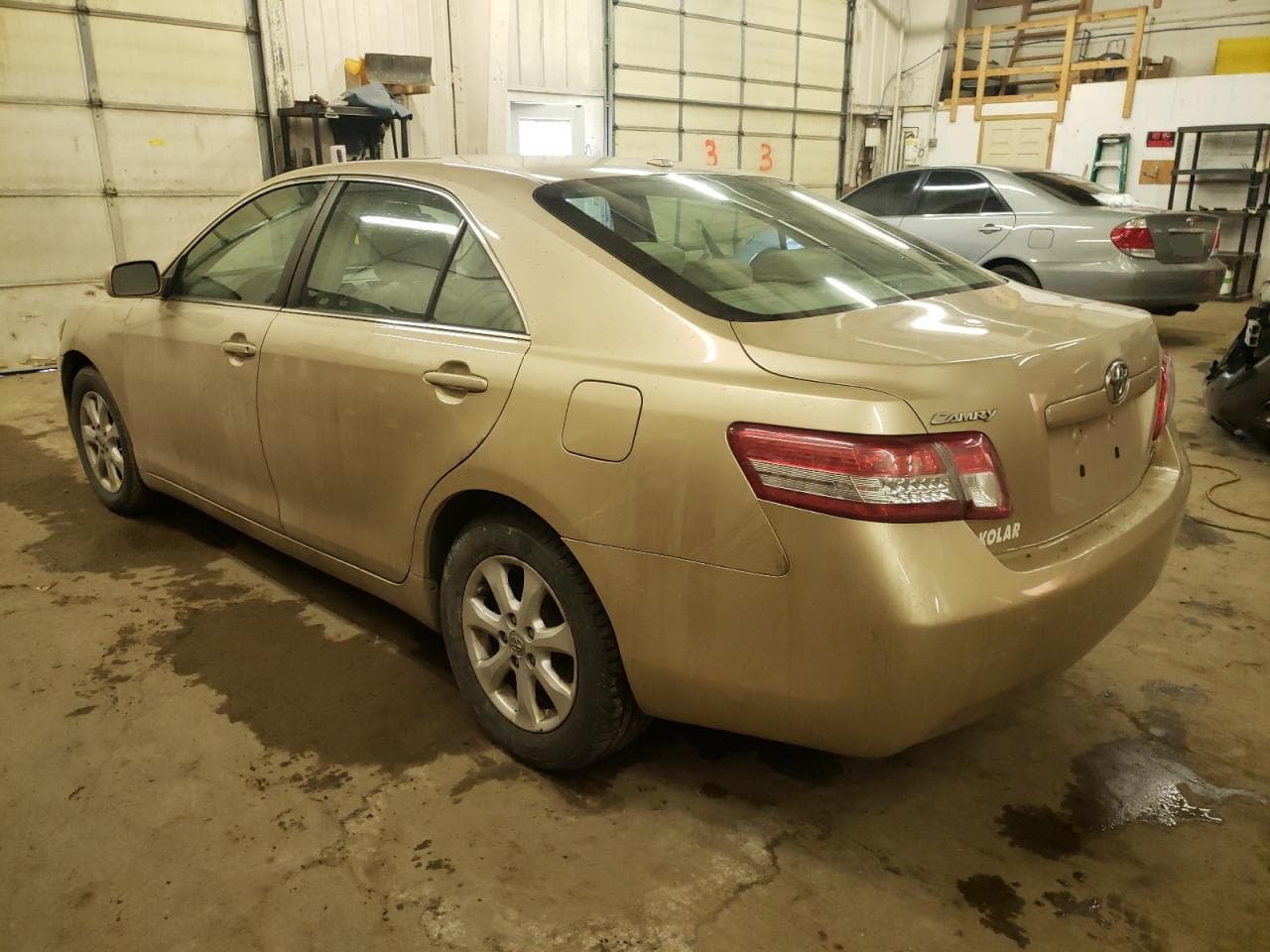2011 Toyota Camry Le - foto 2