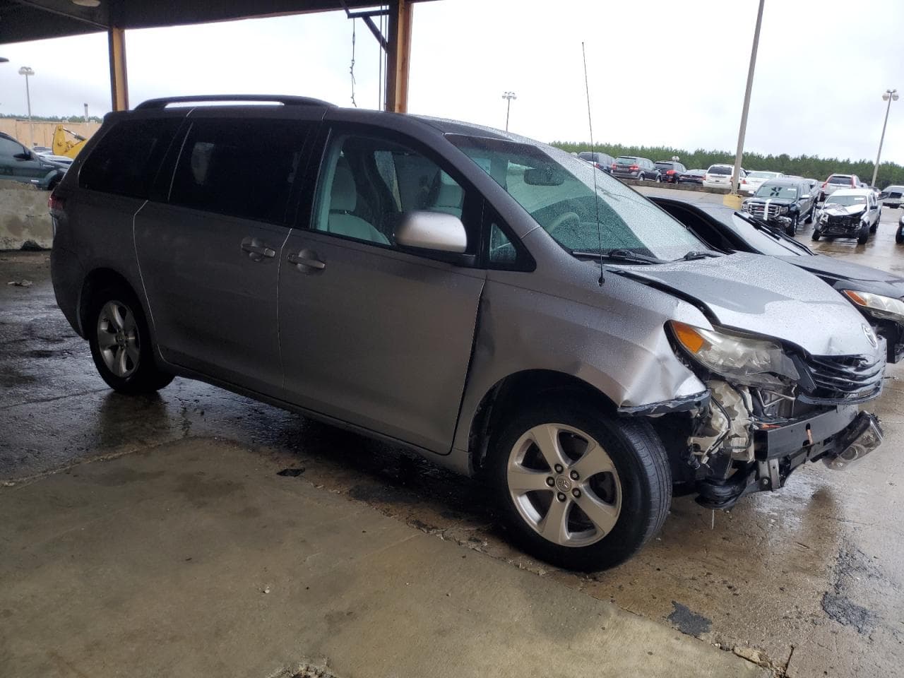 2013 Toyota Sienna Le - foto 4