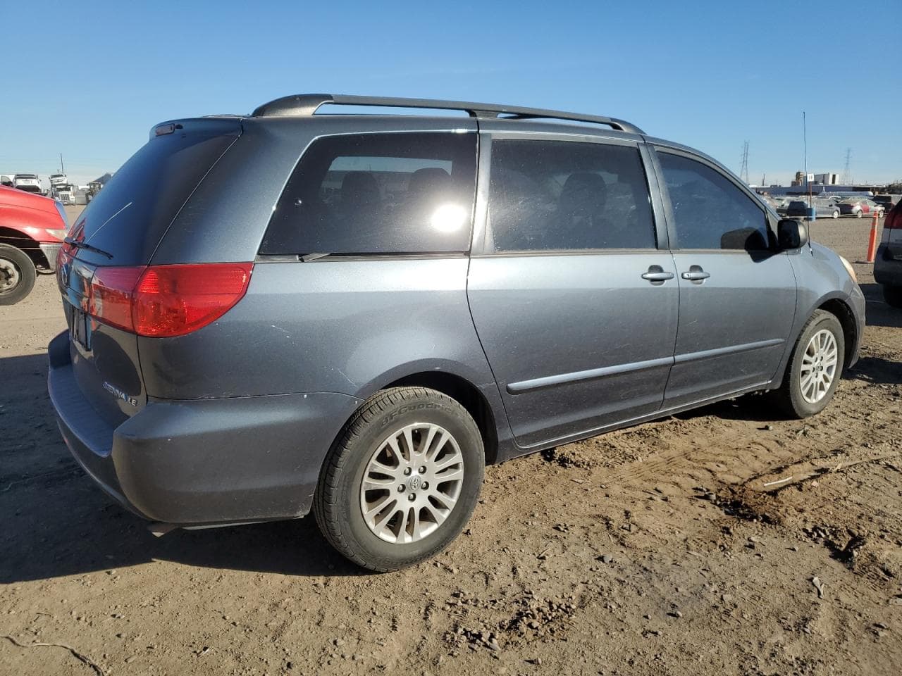 2010 Toyota Sienna Le - foto 3