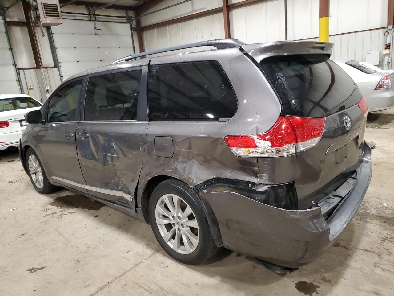 2013 Toyota Sienna Xle - foto 2