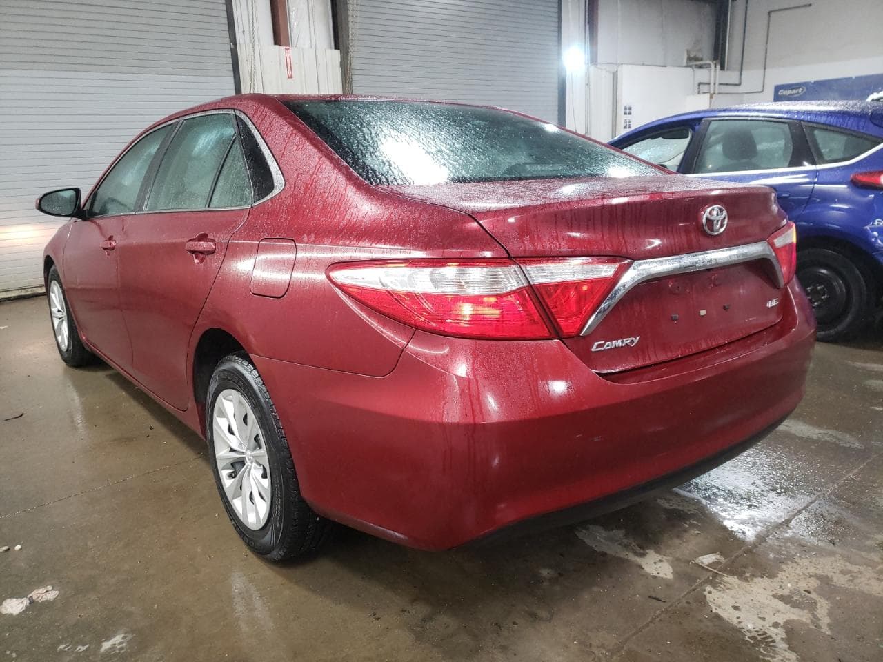 2015 Toyota Camry Le - foto 2