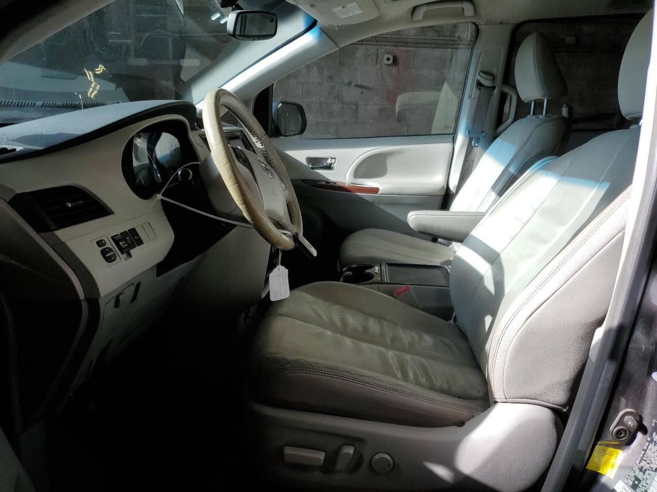 2013 Toyota Sienna Xle - foto 2