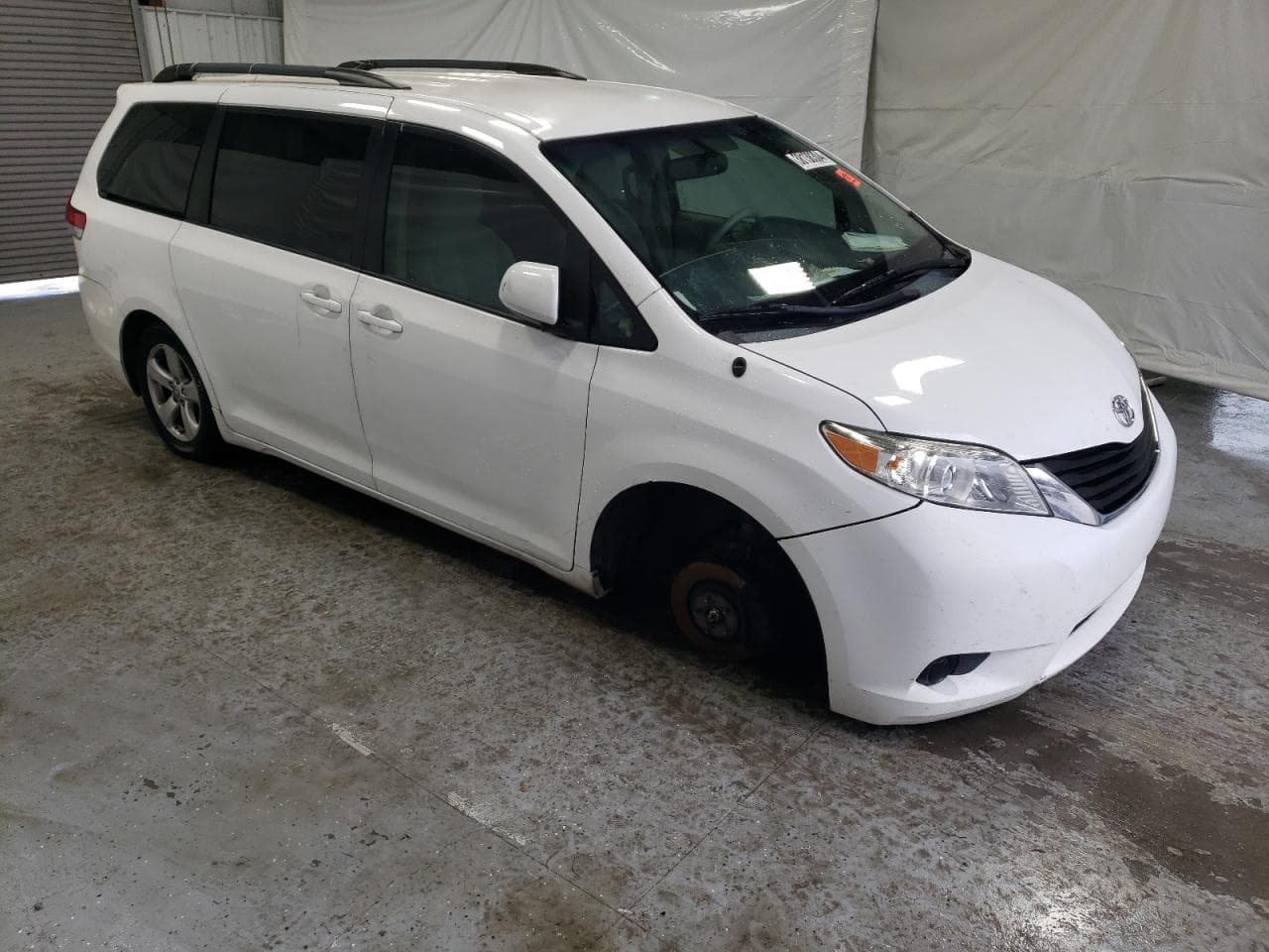 2013 Toyota Sienna Le - foto 4