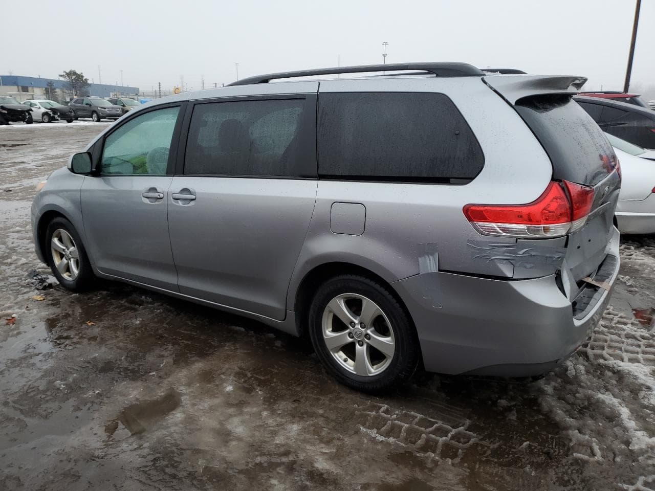 2013 Toyota Sienna Le - foto 2