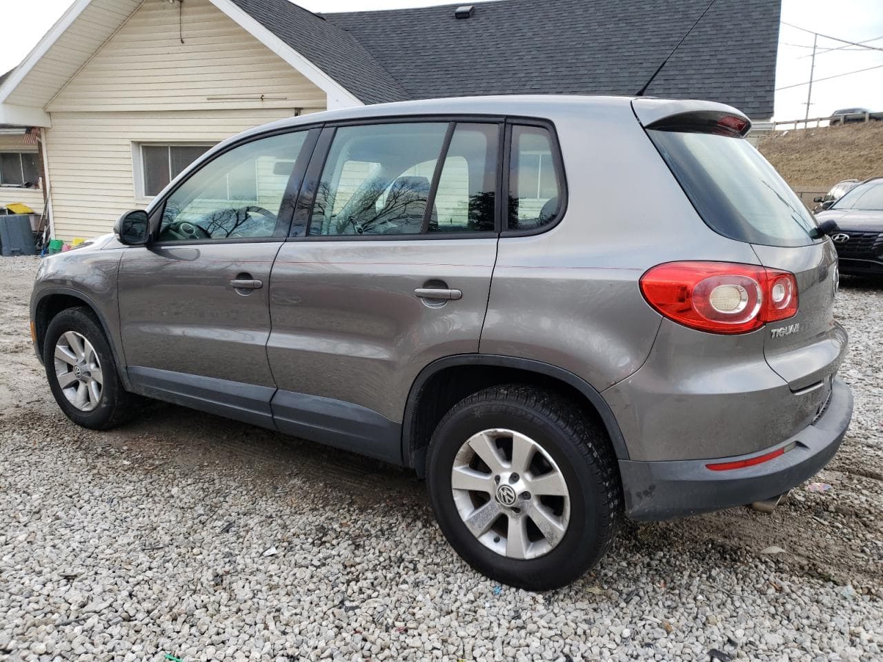 2010 Volkswagen Tiguan S - foto 2
