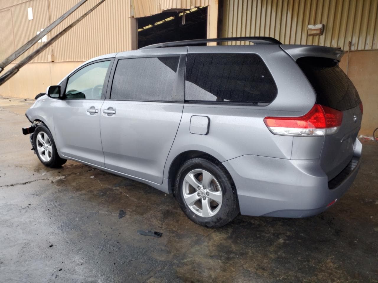 2013 Toyota Sienna Le - foto 2