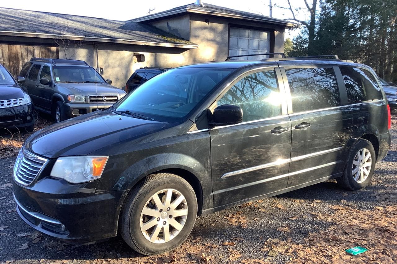 2013 Chrysler Town & Country Touring - foto 2