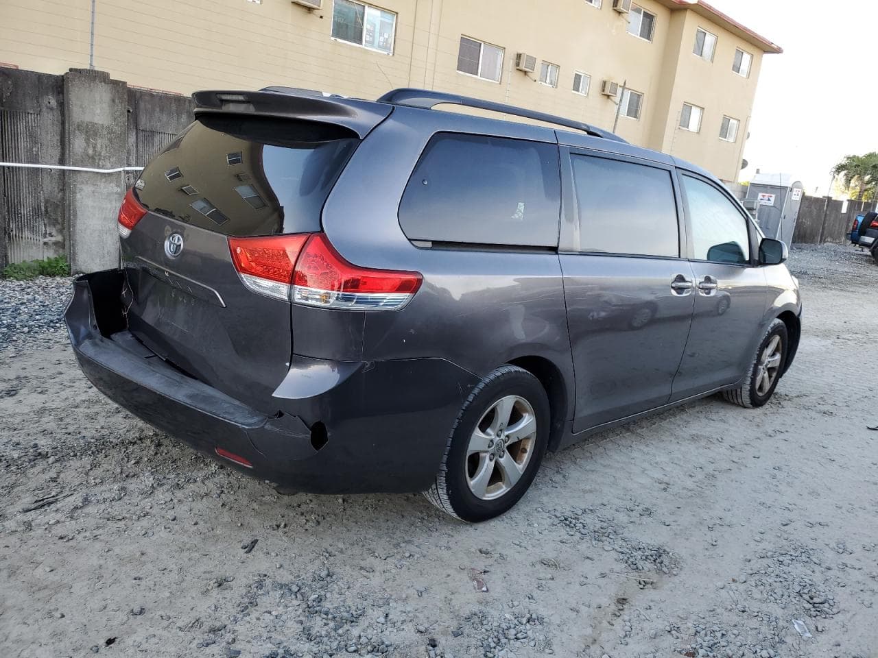 2013 Toyota Sienna Le - foto 3