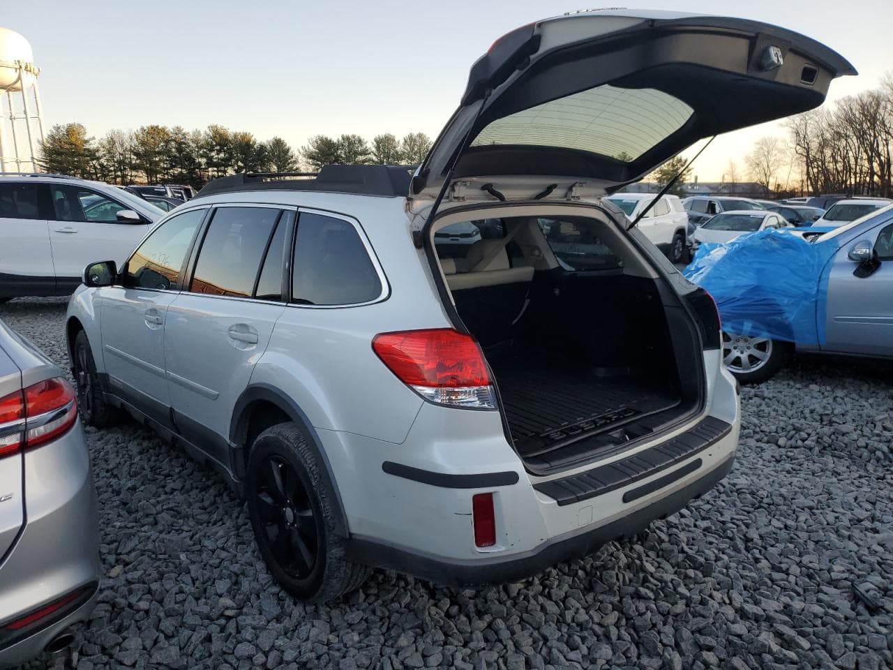 2011 Subaru Outback 3.6R Limited - foto 2