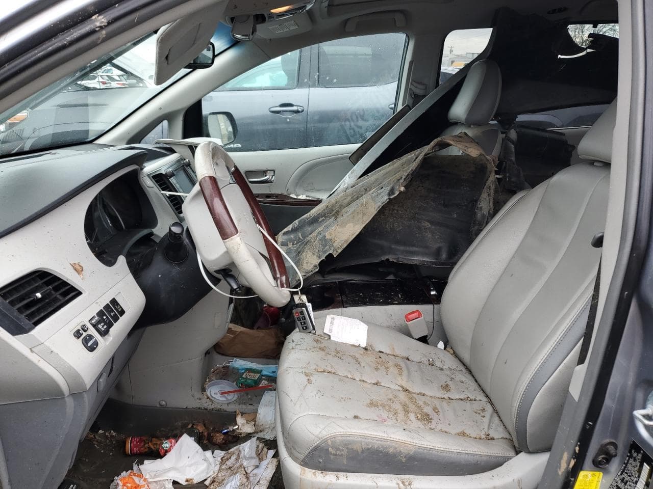 2013 Toyota Sienna Xle - foto 2