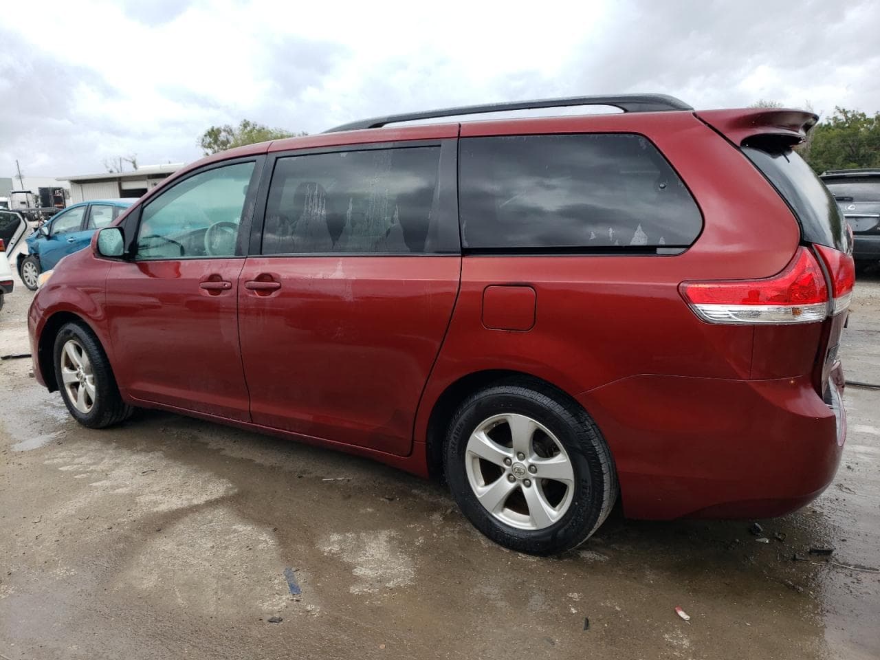 2013 Toyota Sienna Le - foto 2