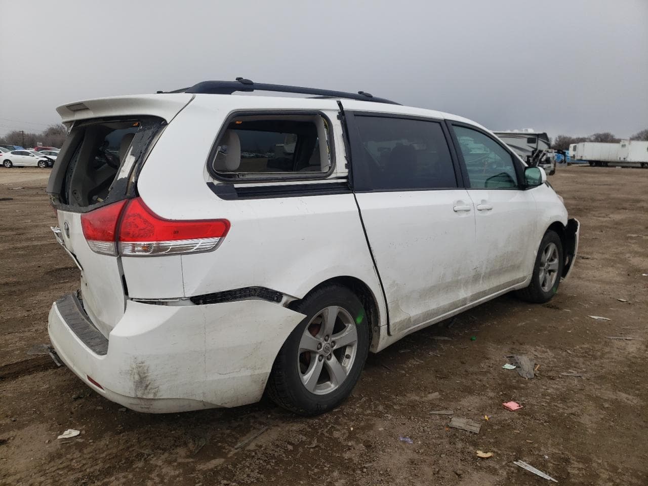 2013 Toyota Sienna Le - foto 3