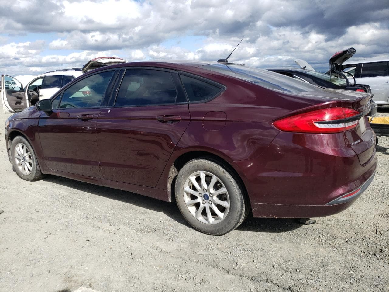 2017 Ford Fusion S - foto 2