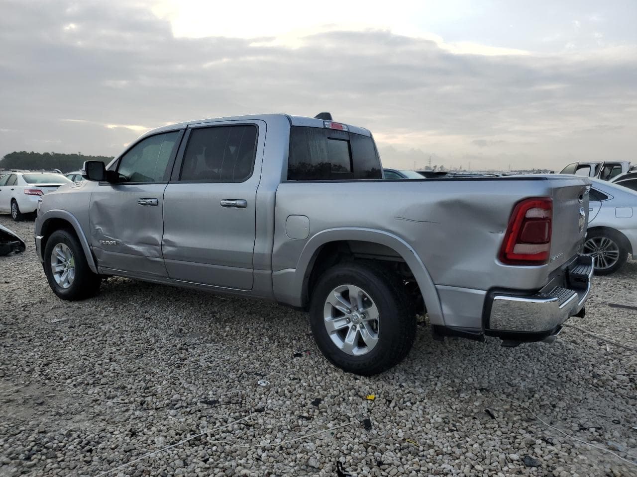 2022 Ram 1500 Laramie - foto 2