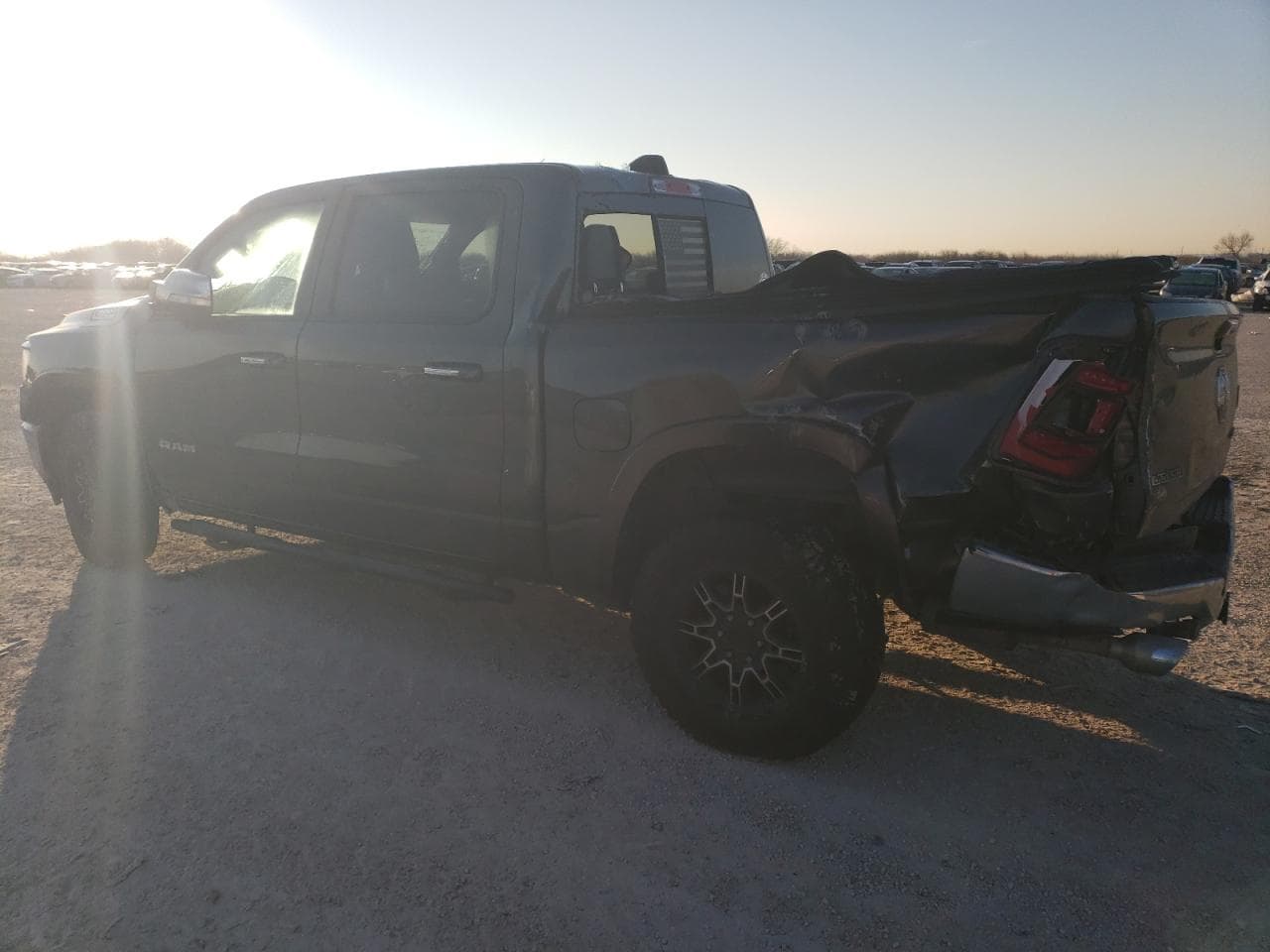 2022 Ram 1500 Laramie - foto 2