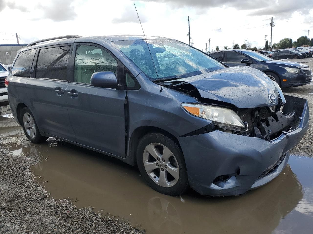 2013 Toyota Sienna Le - foto 4