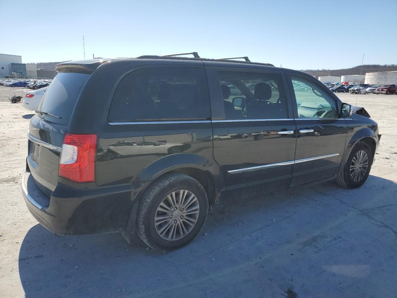 2014 Chrysler Town & Country Touring L - foto 3