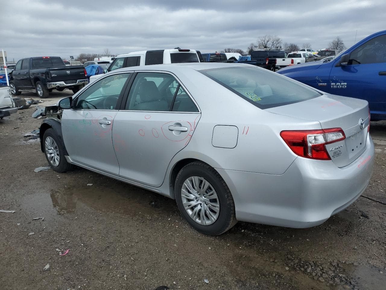 2014 Toyota Camry L - foto 2