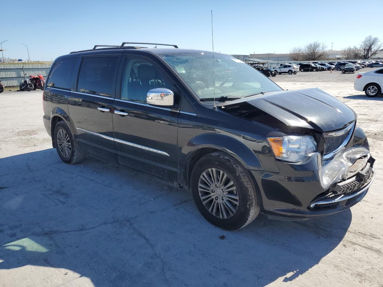 2014 Chrysler Town & Country Touring L - foto 4