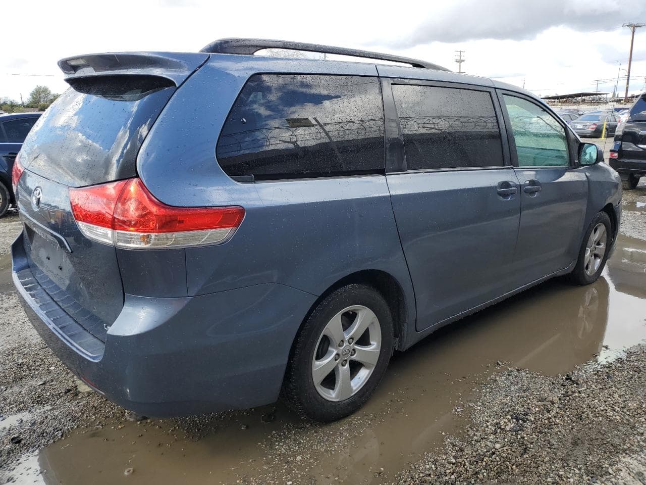 2013 Toyota Sienna Le - foto 3