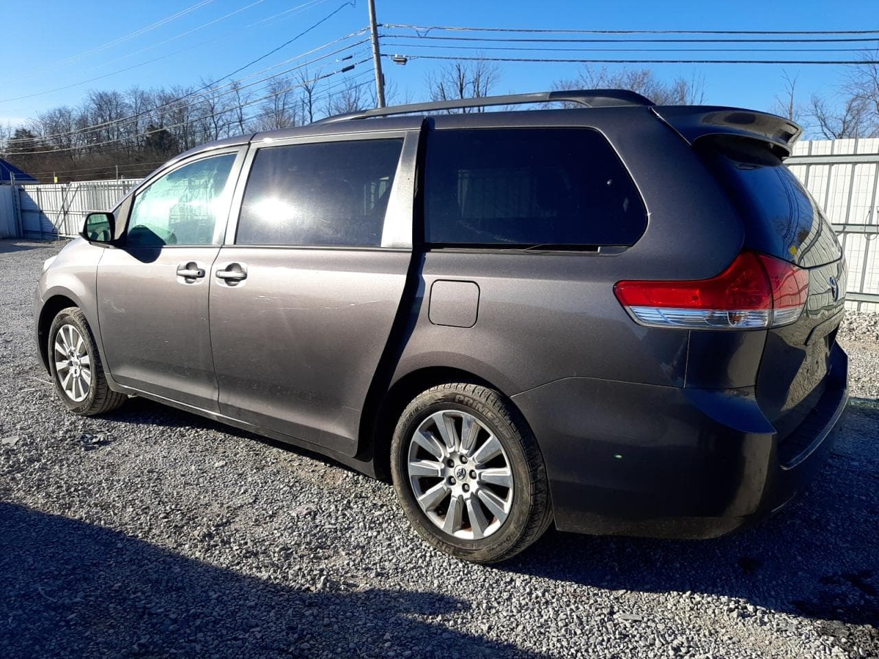2013 Toyota Sienna Le - foto 2