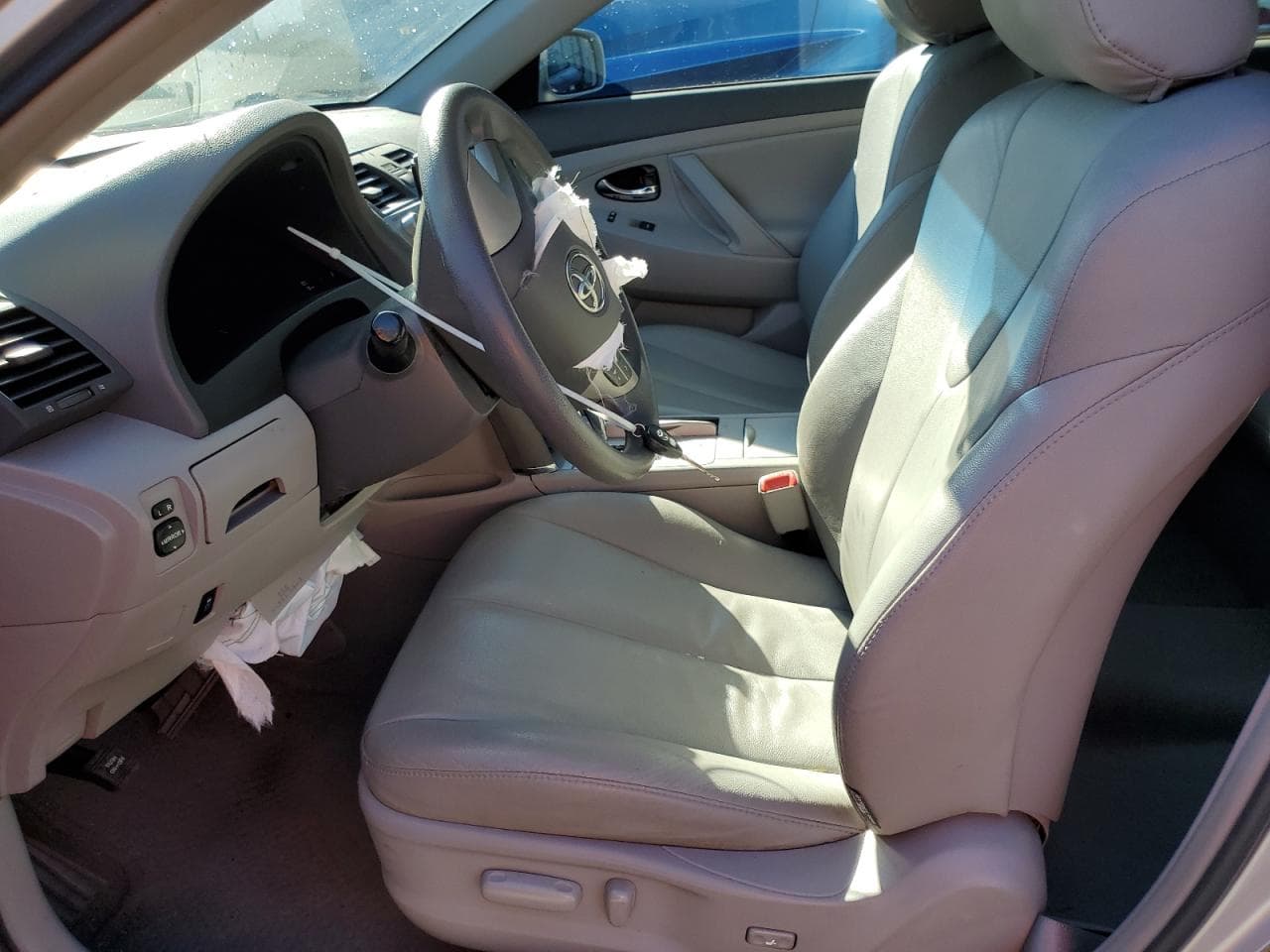 2011 Toyota Camry Le - foto 2