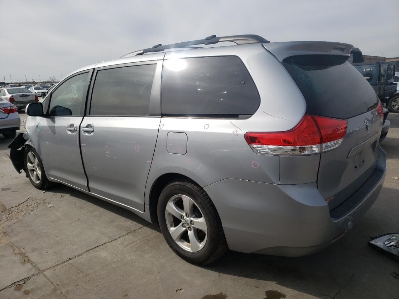 2013 Toyota Sienna Le - foto 2