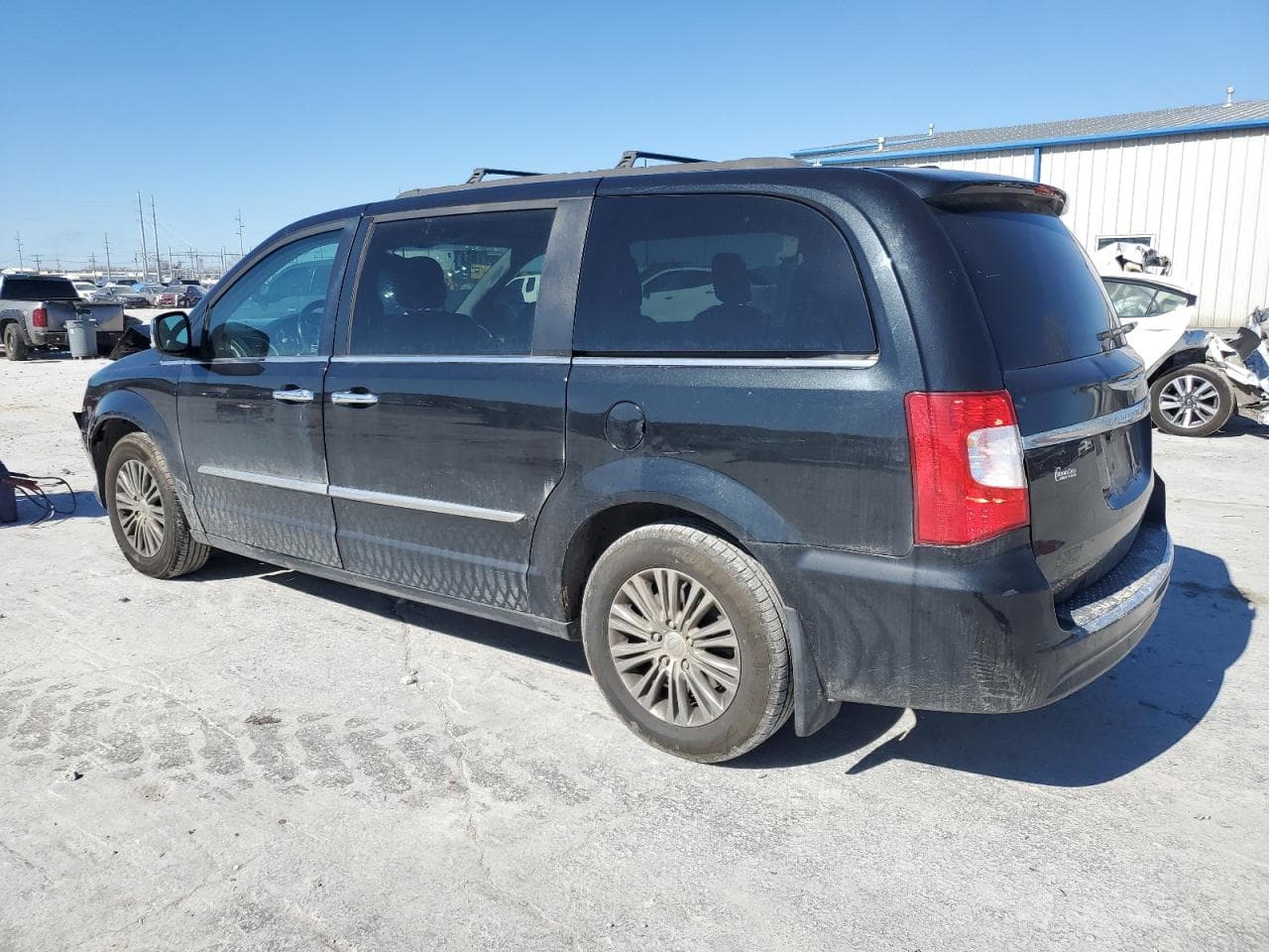 2014 Chrysler Town & Country Touring L - foto 2