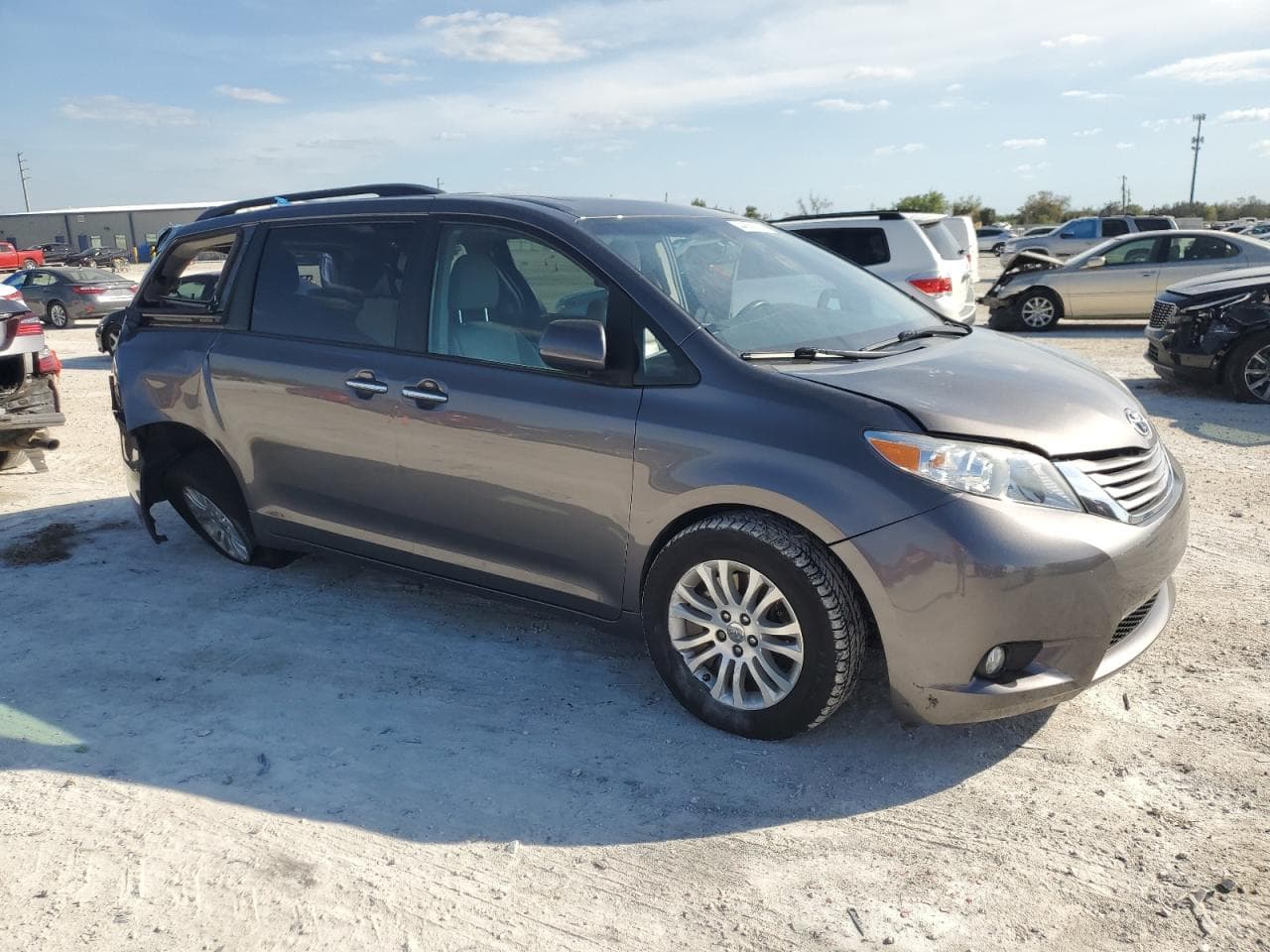 2017 Toyota Sienna Xle - foto 4