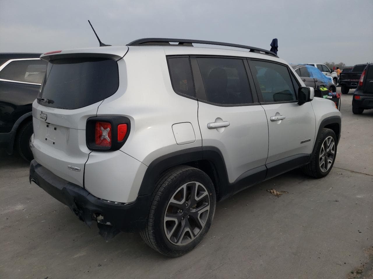 2016 Jeep Renegade Latitude - foto 3