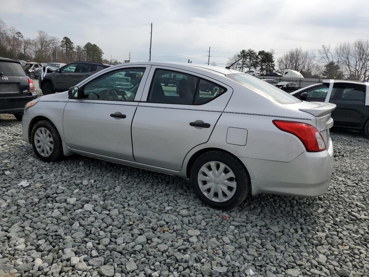 2015 Nissan Versa S - foto 2