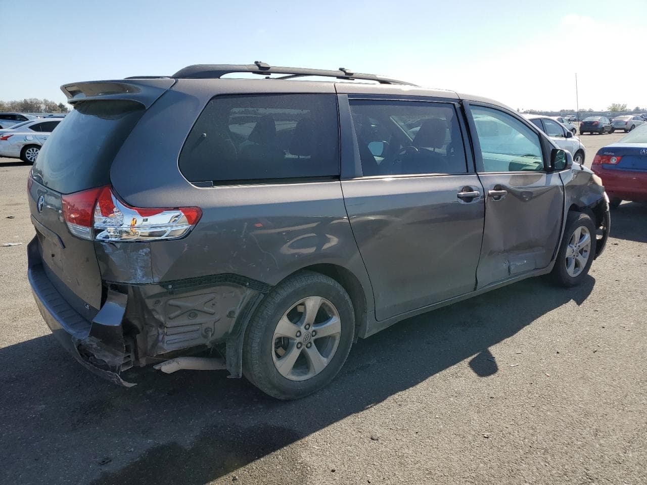 2013 Toyota Sienna Le - foto 3