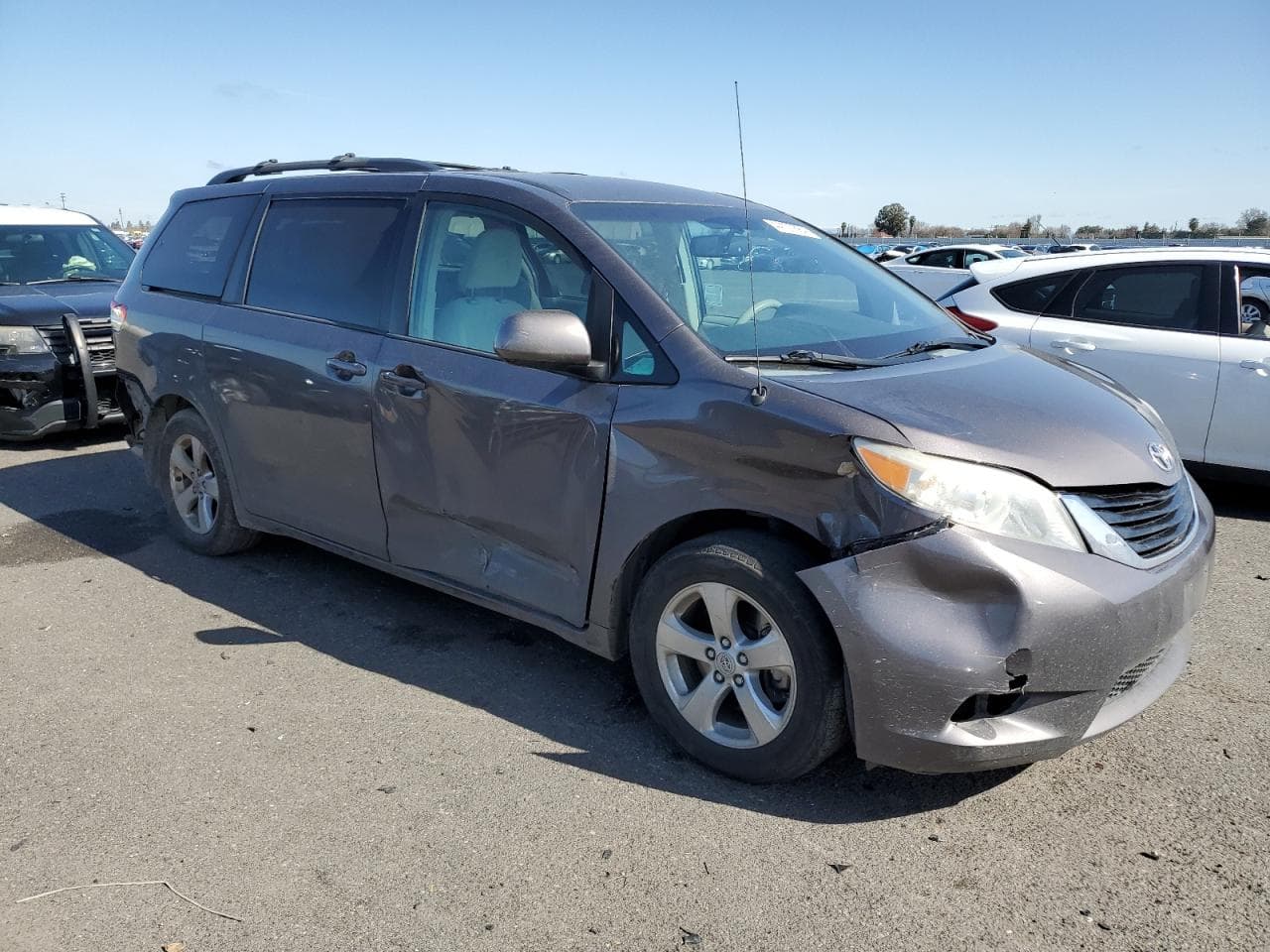 2013 Toyota Sienna Le - foto 4