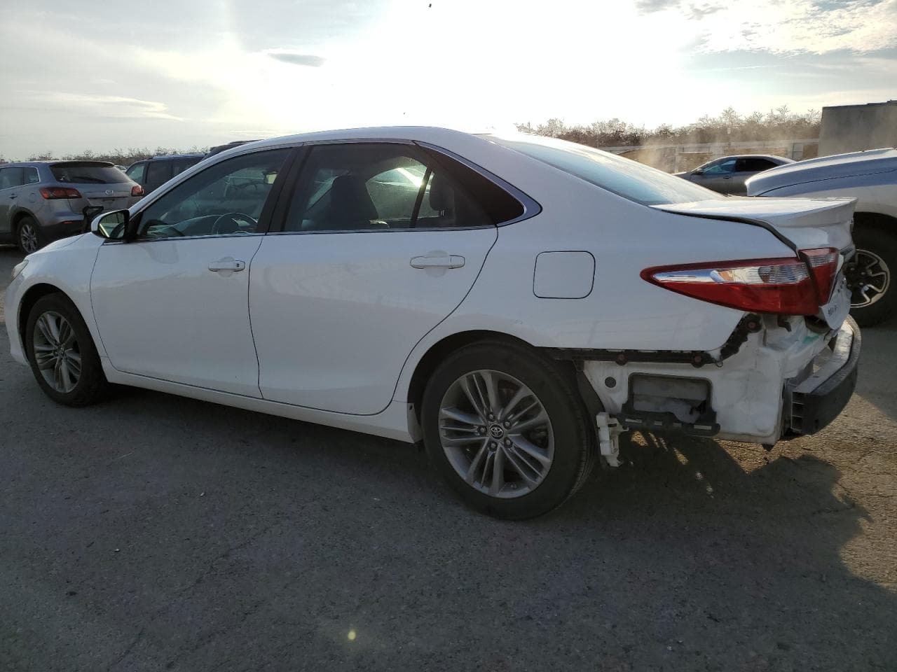 2016 Toyota Camry Le - foto 2