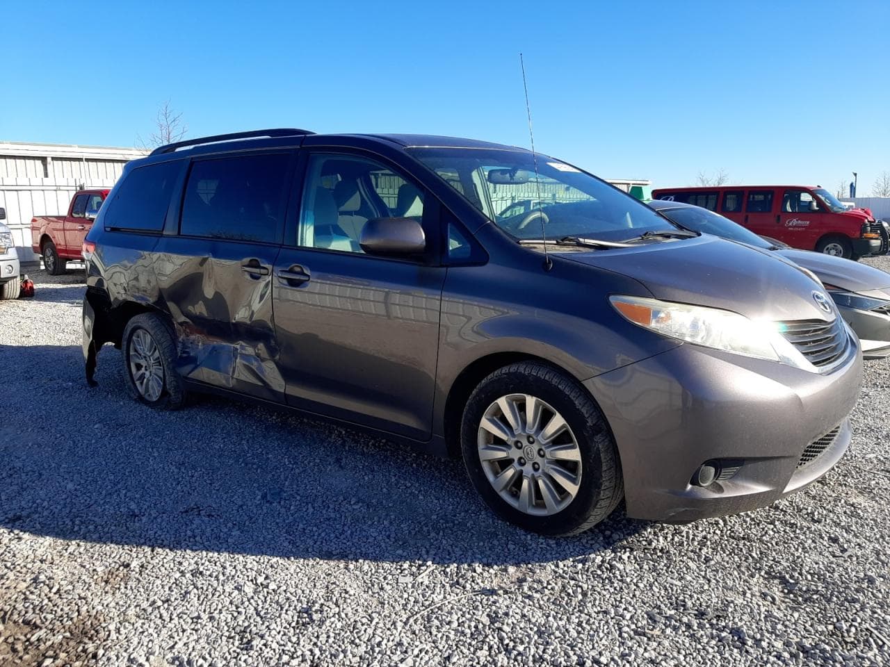 2013 Toyota Sienna Le - foto 4