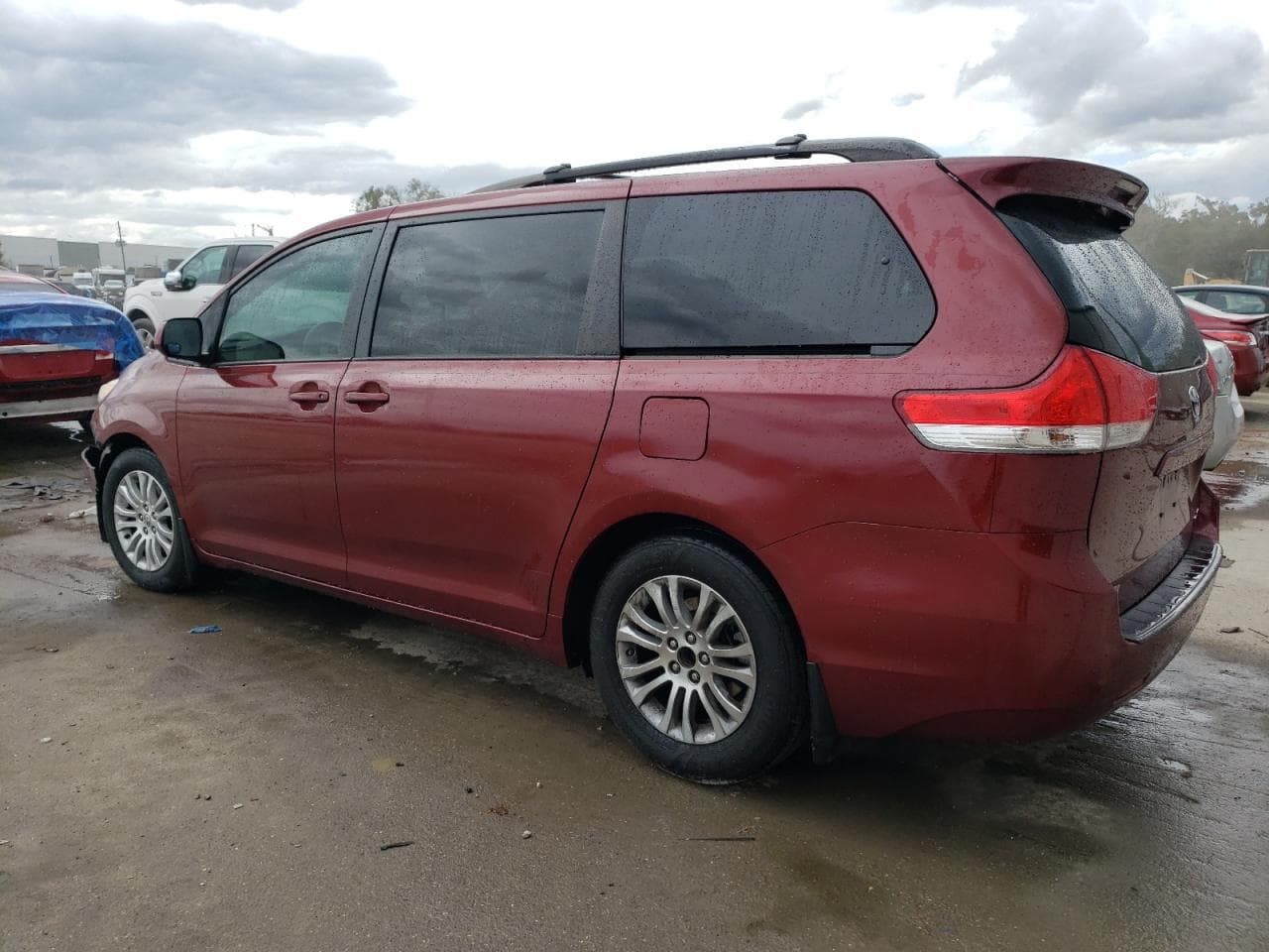 2013 Toyota Sienna Xle - foto 2