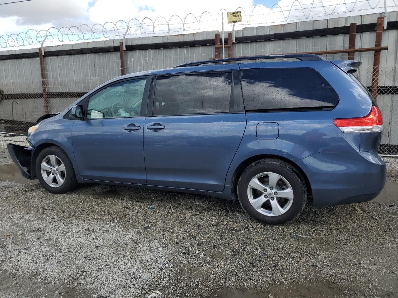 2013 Toyota Sienna Le - foto 2