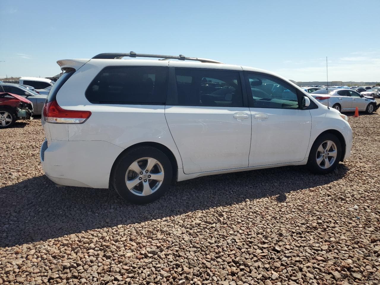 2013 Toyota Sienna Le - foto 3