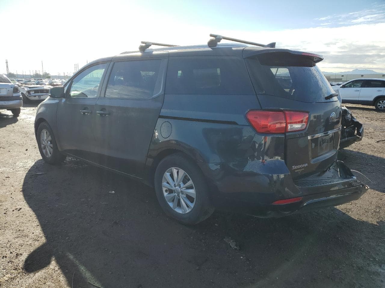 2017 Kia Sedona Lx - foto 2