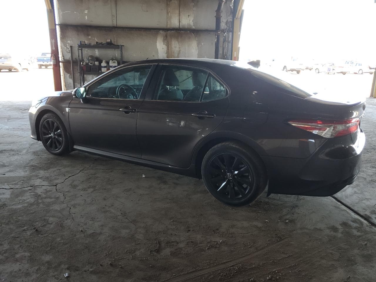 2020 Toyota Camry Le - foto 2