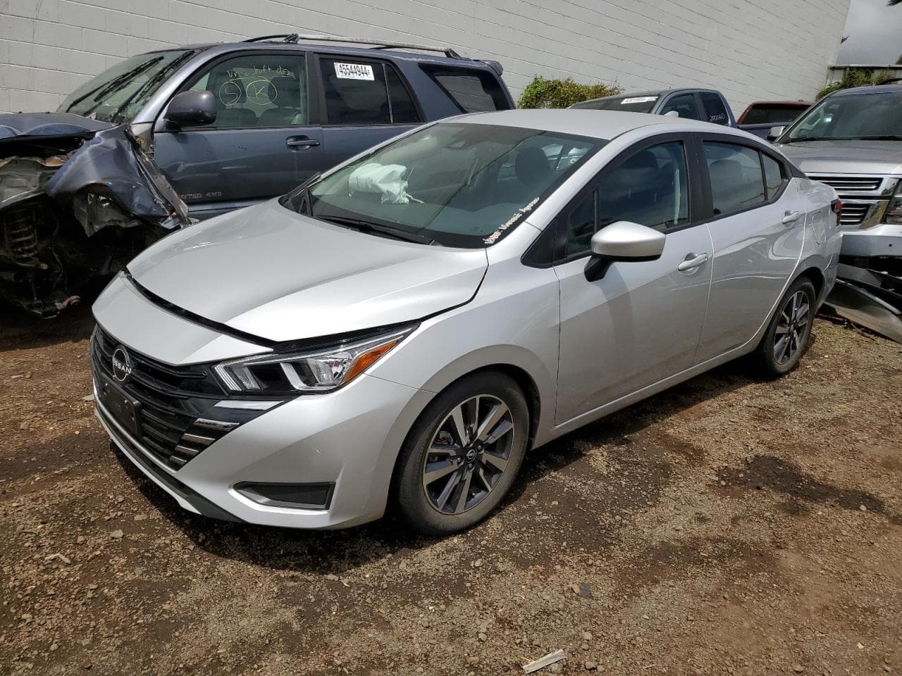 2023 Nissan Versa Sv