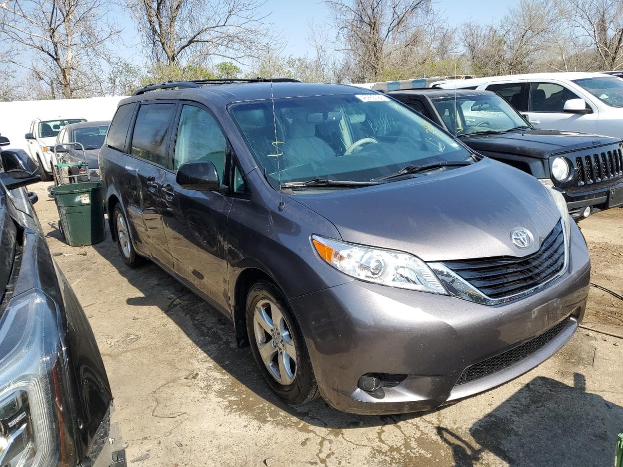 2013 Toyota Sienna Le - foto 4