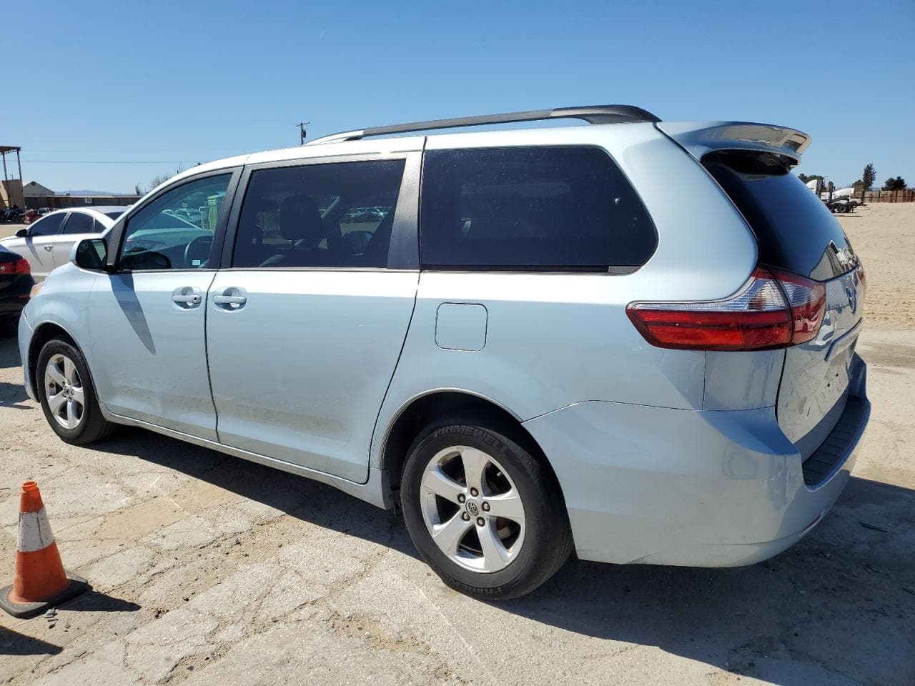 2017 Toyota Sienna Le 8 Passenger - foto 2