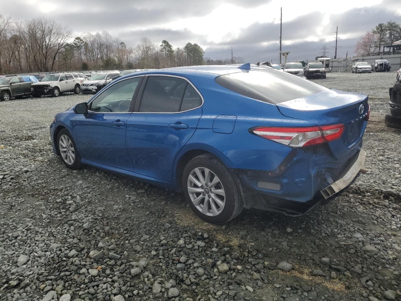 2020 Toyota Camry Le - foto 2
