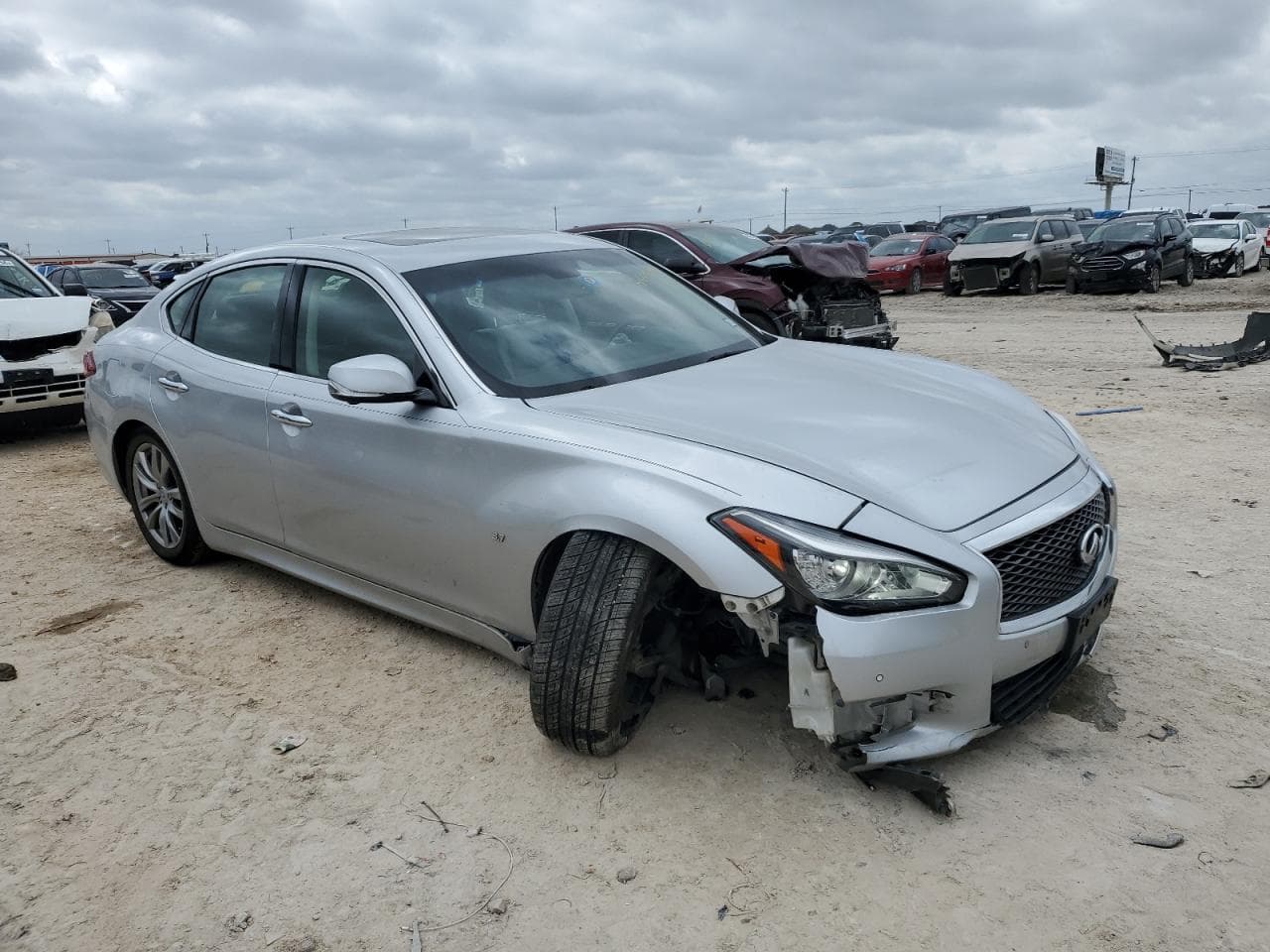 2015 Infiniti Q70 3.7 - foto 4